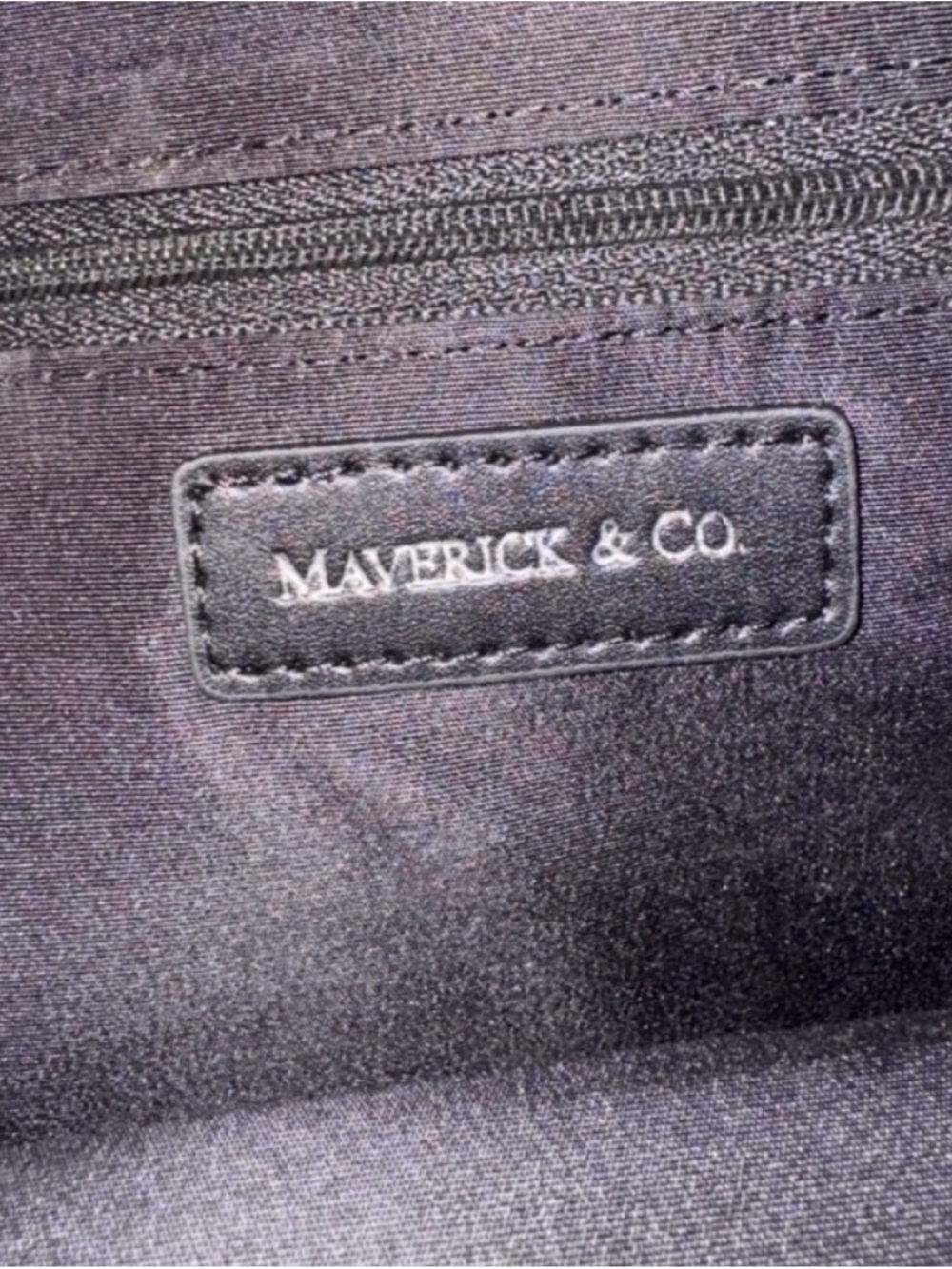Maverick & Co. Noah Classic Sling Bag. - Picture 6 of 9